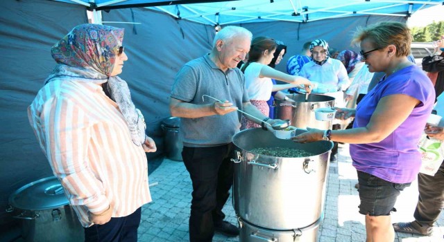 Lapseki Belediyesi aşure geleneği devam ediyor