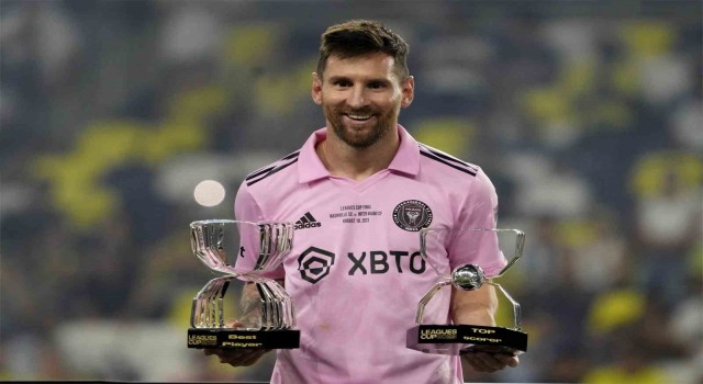 Lionel Messi, ABD kariyerinde ilk kupasını kazandı