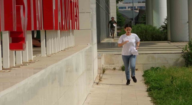 Lisansüstü eğitimi almak isteyenler sınava yetişmek için zamanla yarıştı