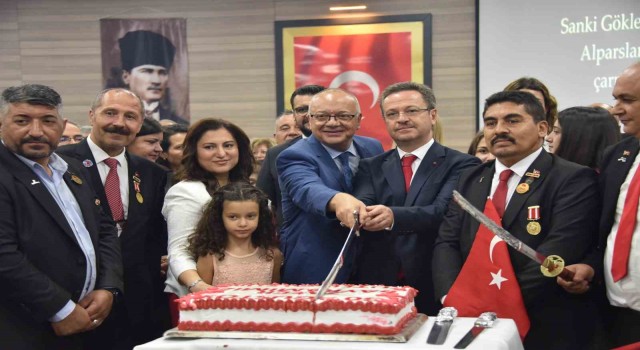 Manisada Zafer Bayramı coşkusu akşam da devam etti