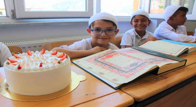 Mehmet Emine sürpriz doğum günü pastası