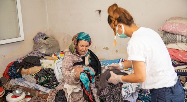Mersin Büyükşehir Belediyesi, Yalnız Yaşayan Yaşlı Kadına Yardım Etti