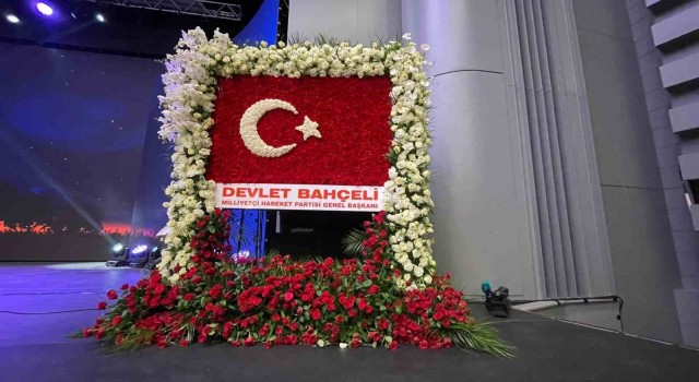 MHP Genel Başkanı Bahçeliden AK Partinin 22nci kuruluş yıldönümüne özel çiçek