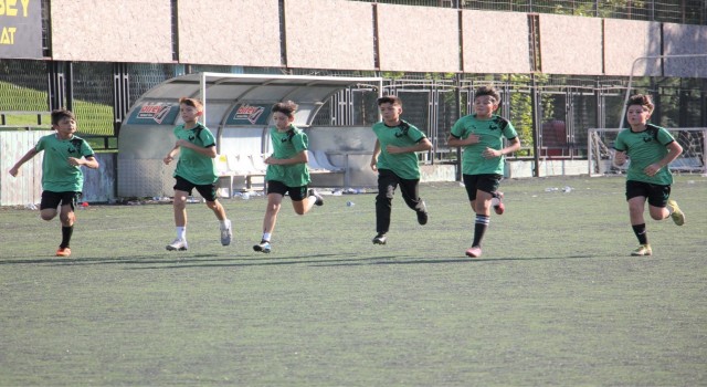 Minik horozlar şampiyonluk için idmanlara ağırlık verdi