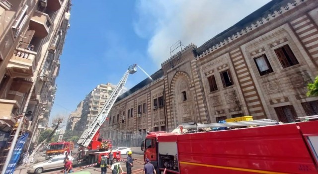 Mısırda bakanlık binasında yangın