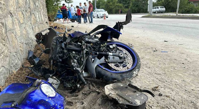 Motosiklet ile patpat çarpıştı: 1i ağır 3 yaralı