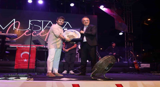 Nevşehirde Mustafa Ceceli rüzgârı esti