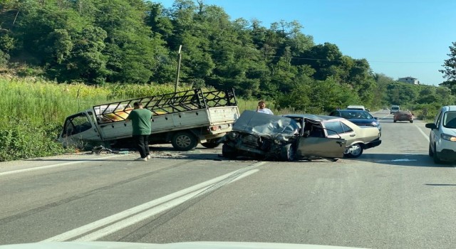 Orduda otomobil ile kamyonet çarpıştı: 1 ölü