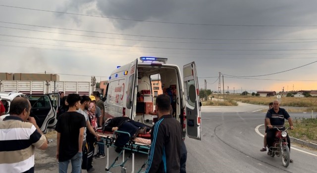 Otomobilin tır ile çarpıştığı kazada 4 kişi yaralandı