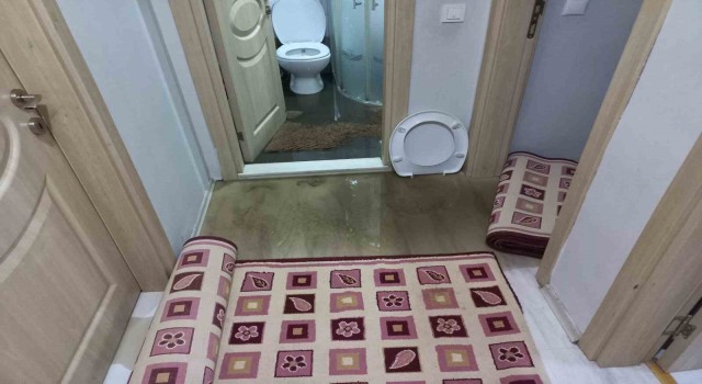 (ÖZEL) 9 yıldır bu evleri kanalizasyon suyu basıyor