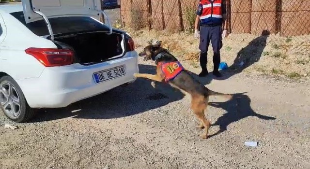 Raket tepki verdi, 7 kilo 428 gram esrar ele geçirildi