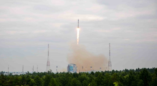 Rusyanın uzay aracı Ayın yörüngesine girdi