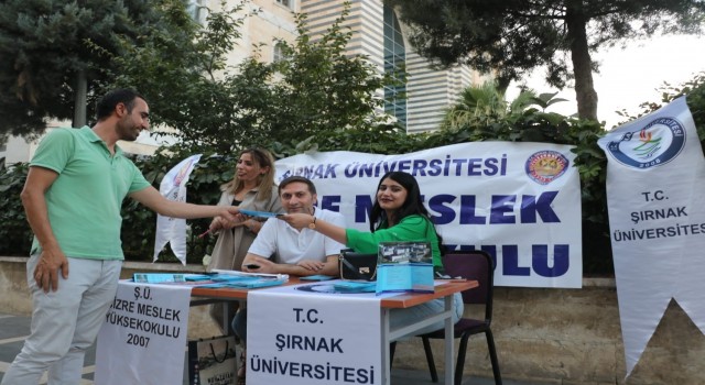 Şırnak Üniversitesi Cizrede öğrenciler için tanıtım standı kurdu
