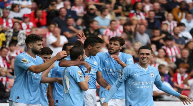Son şampiyon Manchester City, sezona 3te 3le başladı