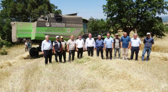 Tavşanlının Kuruçay beldesinde Harman kaldırma etkinliği