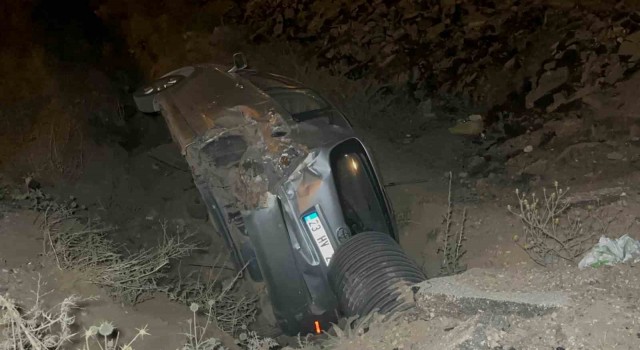 Tekerleği kopan araç şarampole yuvarlandı: 6 yaralı