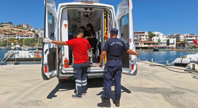 Teknede rahatsızlanan vatandaş Sahil Güvenlik karaya tahliye etti