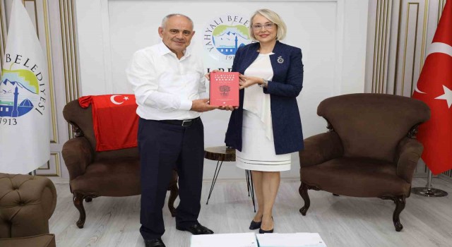 Tohumluk Vakfının eğitim projesine Yahyalı Belediyesinden destek
