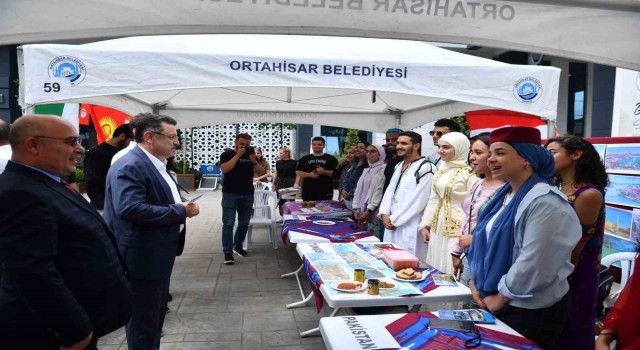 Trabzondaki yabancı öğrencilerin Kültür Panayırı yoğun ilgi gördü