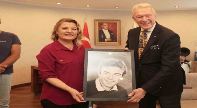 Uğur Dündara Altın Pişmaniye ödülü