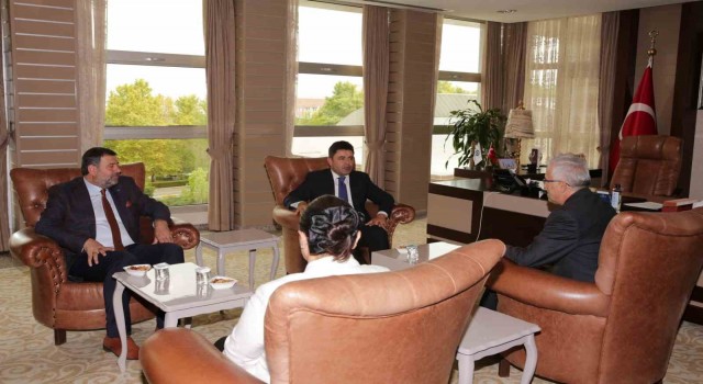 Ulaştırma ve Altyapı Bakan Yardımcısı Osman Boyrazdan ESOGÜ Rektörü Prof. Dr. Kamil Çolaka ziyaret