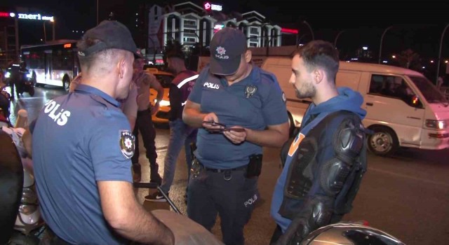 Ümraniyede kurallara uymayan motosiklet sürücülerine ceza