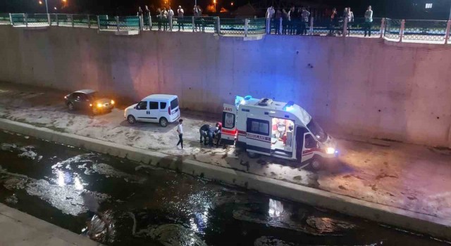 Uşakta çay kenarındaki seyir balkonu çöktü: 2 yaralı