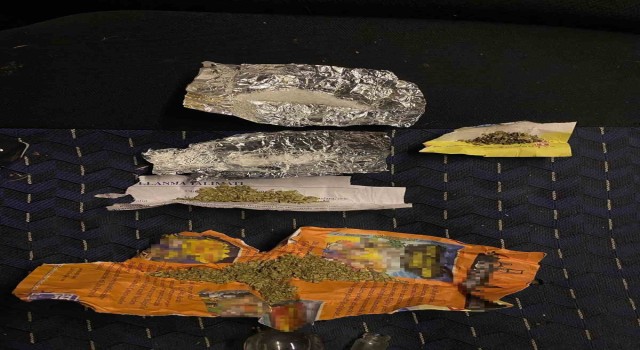 Uygulamada durdurulan araçtan uyuşturucu çıktı