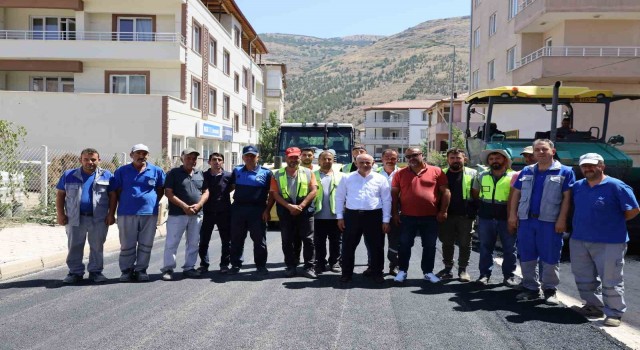 Yahyalıda trafiğin yoğun olduğu caddeler asfaltlanıyor