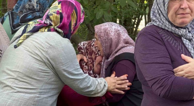 Zonguldakta kızı tarafından vahşice katledilen anne toprağa verildi