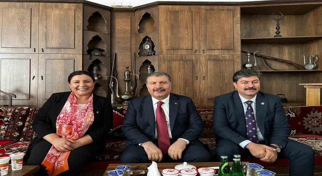 AK Parti İl Başkanı Ünsal: Kanser tedavisi yapan hekimler artık Kırşehirde hizmet verecek