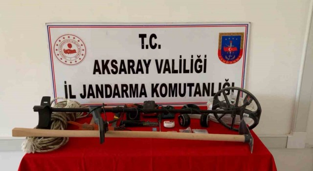 Aksarayda define avcıları jandarmaya yakalandı