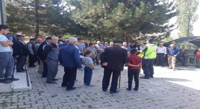 Akyurtta traktör sürücülerine eğitim