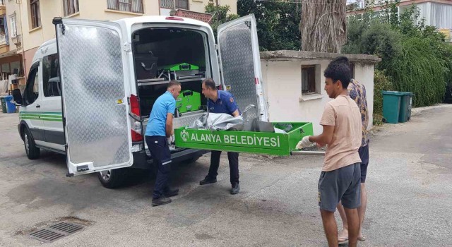 Alanyada boş binanın bahçesinde erkek cesedi bulundu