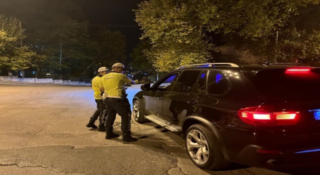 Alkol ve abartı egzoz uygulaması yaptılar