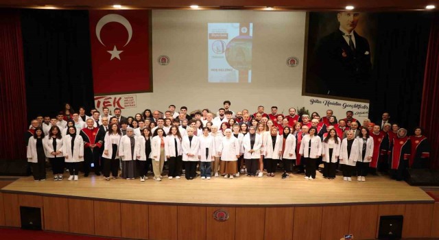 Amasya Üniversitesi Tıp Fakültesinde 70 öğrenci beyaz önlük giydi