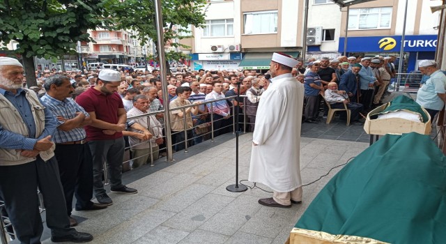 Ankarada yaşanan trafik kazasında hayatını kaybeden 2 arkadaş son yolculuklarına uğurlandı
