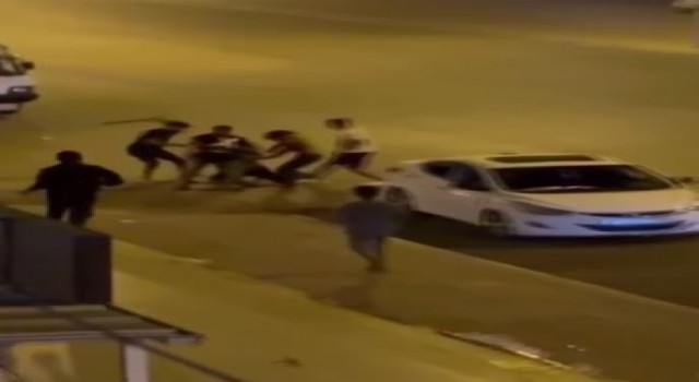 Antalyada demir çubuk ve sopaların acımasızca kullanıldığı kavga, savaş meydanını aratmadı