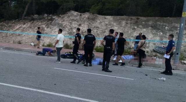 Antalyada motosiklet faciası: 2 genç kız hayatını kaybetti