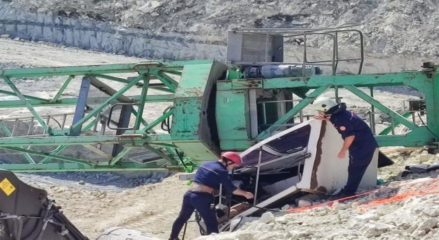 Arnavutköyde sanayi sitesi inşaatında vinç devrildi: 1 işçi hayatını kaybetti