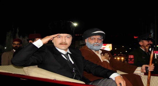 Atatürkün Sivasa gelişi canlandırıldı