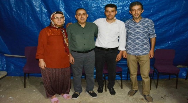 Aynı evden 4 kişi EYTden emekli olunca ilk maaşlarıyla mevlid okutarak yemek dağıttılar