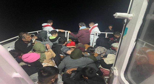Ayvacık açıklarında Yunan unsurlarınca ölüme terk edilen 40 kaçak göçmen kurtarıldı