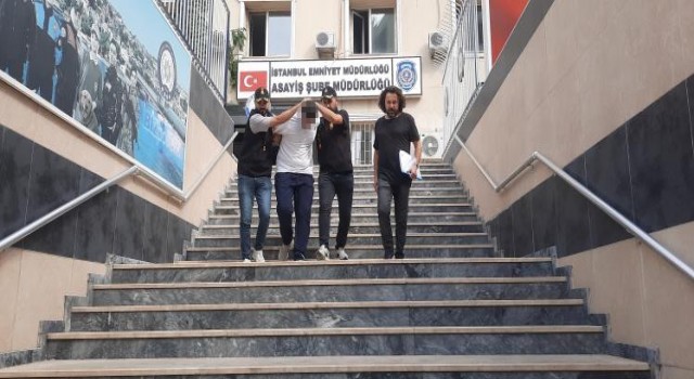 Bağcılarda evinin önünde pusu kurduğu genci öldürdü