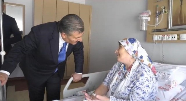 Bakan Koca, Mardinde sağlıkçılar ve hastalarla ile bir araya geldi