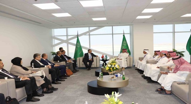 Bakan Özhaseki, Suudi Arabistan Belediye, Kırsal İşler ve Konut Bakanı Al Hogail ile bir araya geldi