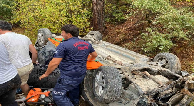 Balıkesirde uçuruma uçan araçta 5 Yaralı