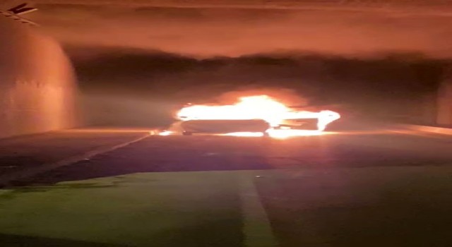 Başakşehirde otomobil alev topuna döndü, o anlar böyle kaydedildi