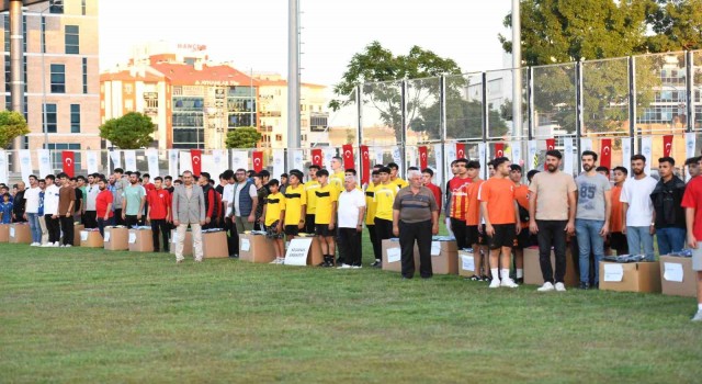 Başkan Büyükkılıçtan Amatör Spora 1,5 Milyon TLlik Malzeme Desteği