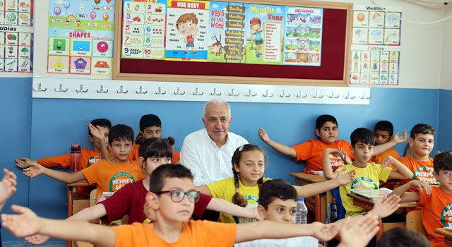 Başkan, Öğrencilere "Diyanet Çocuk Dergisi" Hediye Etti